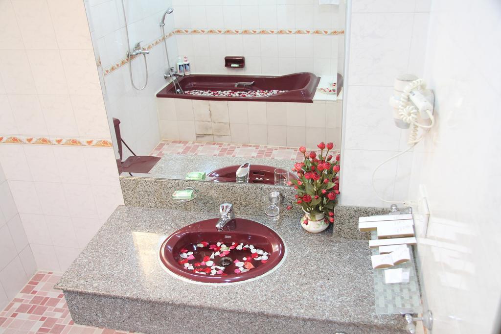 Excel Palace Hotel Янгон Экстерьер фото